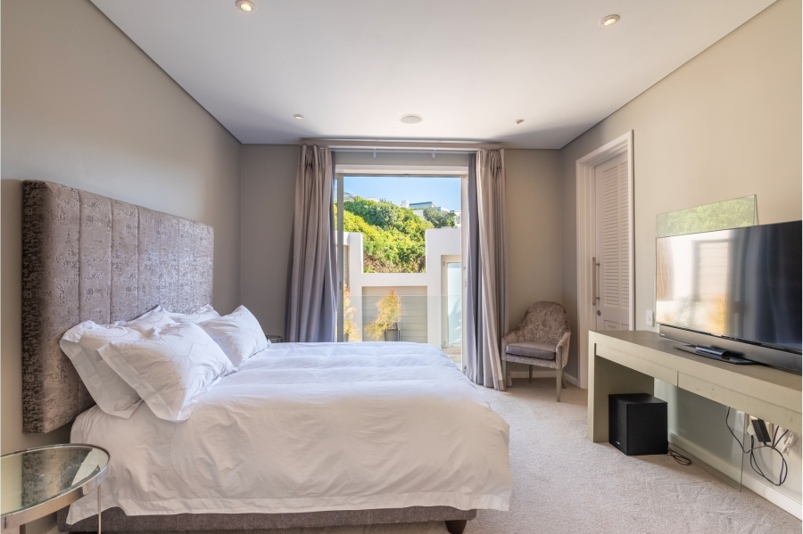 5 Bedroom Property for Sale in Whale Rock Beach Western Cape